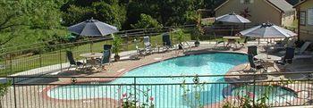 Hotel On Barons Creek Fredericksburg