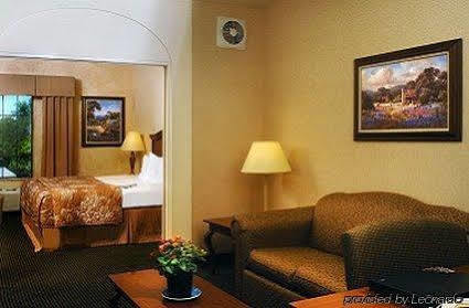 On Barons Creek Hotel Fredericksburg